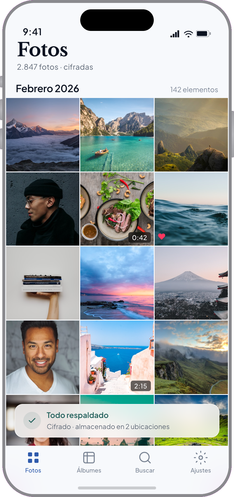 Aplicación de fotos Abrio mostrando una biblioteca de fotos cifrada